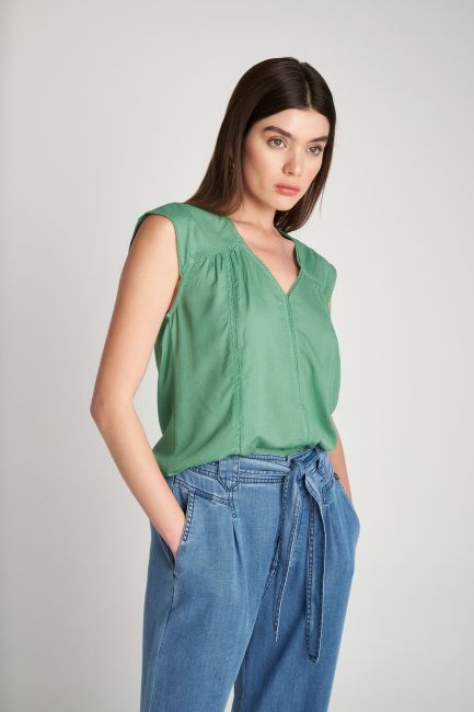 Embroidered detail top - Green